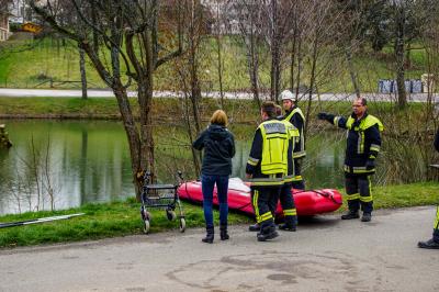 Weil im Schoenbuch:Anwohner bemerkten leblose Person im See.